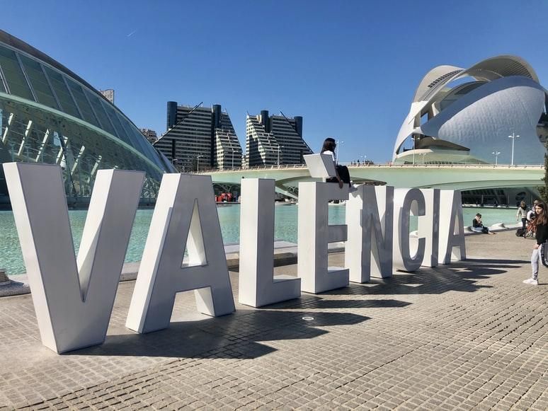 Facciamo un giro a Valencia: tra mare, storia e biciclette.